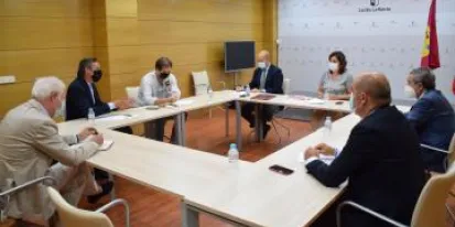 El Gobierno regional valora la llegada de nuevos proyectos para el desarrollo del Aeropuerto de Ciudad Real como polo de atracción de empresas El Gobierno regional valora la llegada de nuevos proyectos para el desarrollo del Aeropuerto de Ciudad Real como polo de atracción de empresas