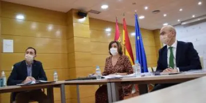 El Gobierno de Castilla-La Mancha subraya su compromiso con el apoyo para la reactivación del sector textil y del calzado en la región El Gobierno de Castilla-La Mancha subraya su compromiso con el apoyo para la reactivación del sector textil y del calzado en la región
