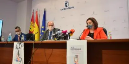 El vicepresidente regional, José Luis Martínez Guijarro, y la consejera de Economía, Empresas y Empleo, Patricia Franco, presentan la aplicación para móviles ‘Ocio Responsable’ El vicepresidente regional, José Luis Martínez Guijarro, y la consejera de Economía, Empresas y Empleo, Patricia Franco, presentan la aplicación para móviles ‘Ocio Responsable’