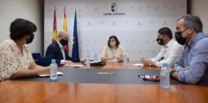 El Gobierno regional y los sindicatos CCOO y UGT trabajan de manera conjunta para devolver la actividad industrial a la planta de Siemens en Cuenca El Gobierno regional y los sindicatos CCOO y UGT trabajan de manera conjunta para devolver la actividad industrial a la planta de Siemens en Cuenca