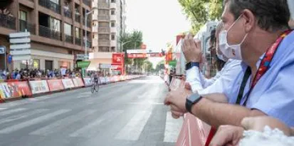 El presidente de Castilla-La Mancha, Emiliano García-Page, asiste a la llegada a meta de la 5ª etapa de la 76 edición de la Vuelta Ciclista a España. El presidente de Castilla-La Mancha, Emiliano García-Page, asiste a la llegada a meta de la 5ª etapa de la 76 edición de la Vuelta Ciclista a España.