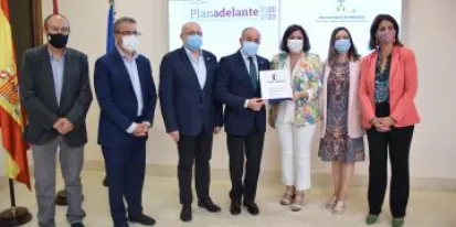 La consejera de Economía, Empresas y Empleo, Patricia Franco, asiste a la firma del convenio para la adhesión del Ayuntamiento de Albacete a la Red Adelante Autoempleo, en el Salón de Plenos del Ayuntamiento de Albacete. La consejera de Economía, Empresas y Empleo, Patricia Franco, asiste a la firma del convenio para la adhesión del Ayuntamiento de Albacete a la Red Adelante Autoempleo, en el Salón de Plenos del Ayuntamiento de Albacete.