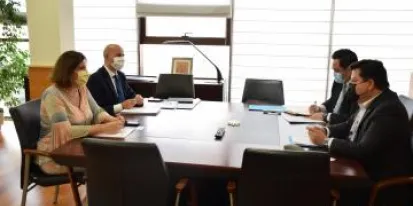 El Gobierno de Castilla-La Mancha explora líneas de colaboración económico-comercial, cultural y de cooperación para el desarrollo con El Salvador El Gobierno de Castilla-La Mancha explora líneas de colaboración económico-comercial, cultural y de cooperación para el desarrollo con El Salvador
