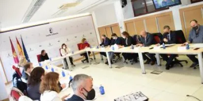 La consejera de Economía, Empresas y Empleo, Patricia Franco, preside la sesión constitutiva del nuevo Observatorio del Comercio de Castilla-La Mancha La consejera de Economía, Empresas y Empleo, Patricia Franco, preside la sesión constitutiva del nuevo Observatorio del Comercio de Castilla-La Mancha