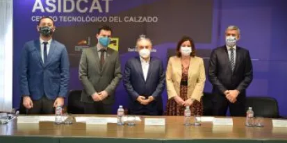 La consejera de Economía, Empresas y Empleo, Patricia Franco, asiste a la firma del convenio de colaboración para la puesta en marcha de un curso superior de venta online para el sector del calzado La consejera de Economía, Empresas y Empleo, Patricia Franco, asiste a la firma del convenio de colaboración para la puesta en marcha de un curso superior de venta online para el sector del calzado