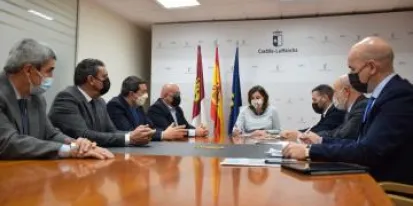 El Gobierno regional aborda con Fereco las herramientas para garantizar el relevo generacional en la mano de obra, los suministros y la contratación pública en la construcción El Gobierno regional aborda con Fereco las herramientas para garantizar el relevo generacional en la mano de obra, los suministros y la contratación pública en la construcción