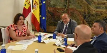 imagen de la noticia El vicepresidente de Castilla-La Mancha, José Luis Martínez Guijarro, preside, el pleno del Consejo de Diálogo Social