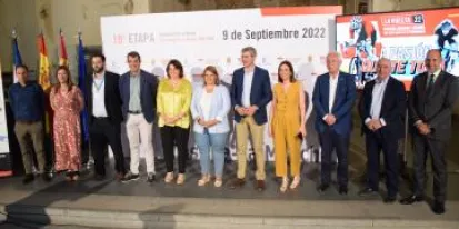 imagen de la noticia La consejera de Economía, Empresas y Empleo, Patricia Franco, presenta el recorrido de etapa de La Vuelta que tiene salida y llegada en Talavera de la Reina.