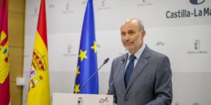 imagen de la noticia El director general de Empleo, José Luis Cabezas, comparece, en rueda de prensa en la Consejería de Economía, para analizar los datos de paro registrado del mes de septiembre.