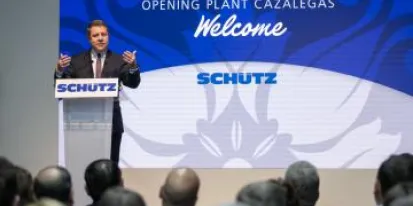 imagen de la noticia Inauguración de la planta de fabricación de depósitos de polietileno de Schütz