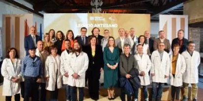 imagen de la noticia El Gobierno de Castilla-La Mancha distingue la artesanía regional bajo la marca ‘Legado Artesano’ y nombra guardianes de la misma a los casi 700 artesanos y artesanas de la región